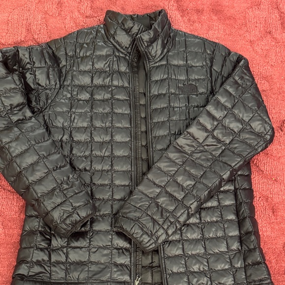 The North Face Women's Black Puffer Jacket - Picture 3 of 8